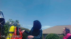 aqualungs50.com - Ode to the Black Widow! thumbnail